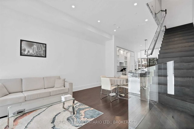 Th08 - 101 Erskine Avenue