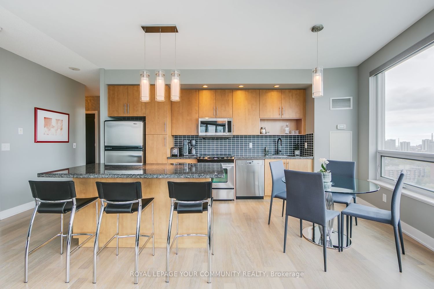 Listing Image 7