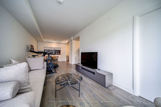 405 - 151 Avenue Road