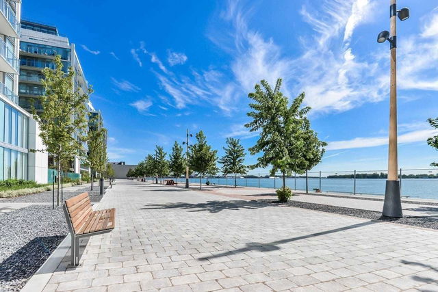 221 - 15 Queens Quay