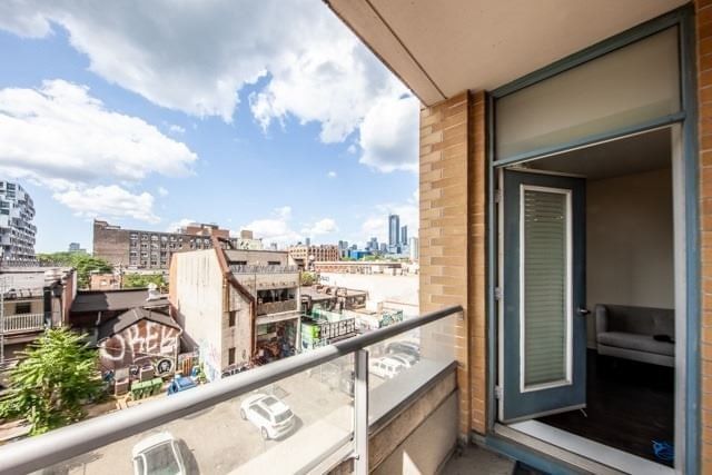 401 - 438 Richmond St W, Toronto, M5V 3S6 | Image 2