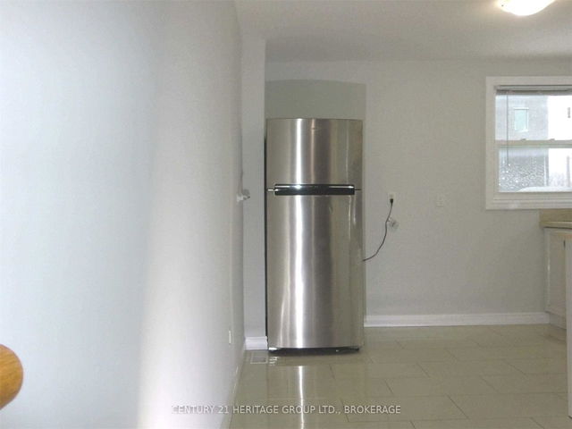 2F - 105 Lindsey Avenue