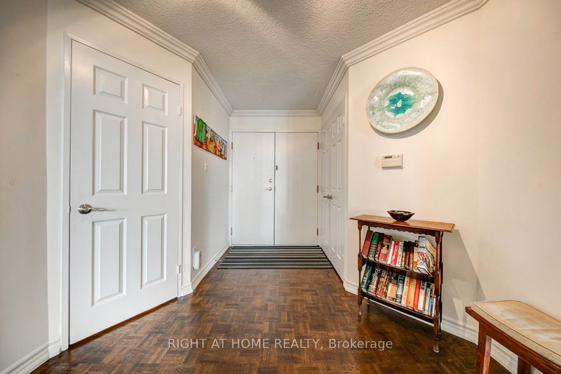 1405 - 280 Simcoe St, Toronto, M5T 2Y5 | Image 3