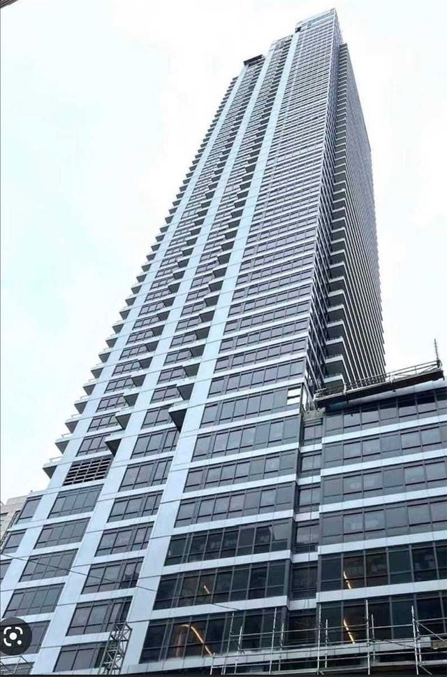 4904 - 395 Bloor Street East Street