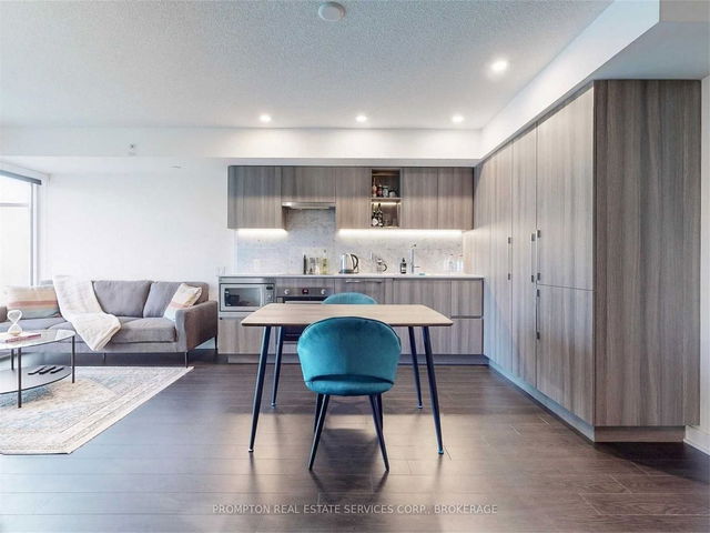 909 - 19 Bathurst Street
