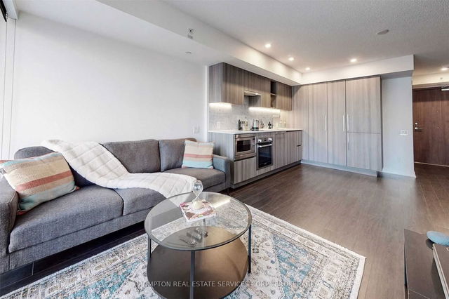 909 - 19 Bathurst Street