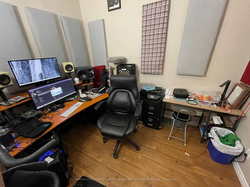 963 Eglinton Ave W, Toronto, M6C 2C4 | Image 3