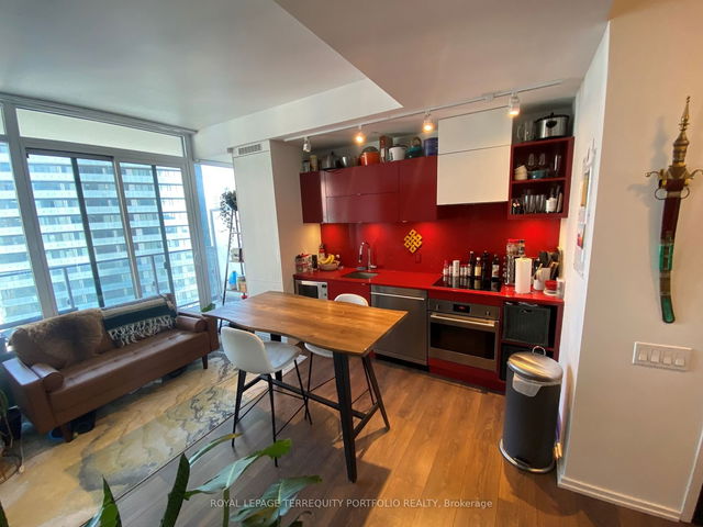 2412 - 125 Peter Street