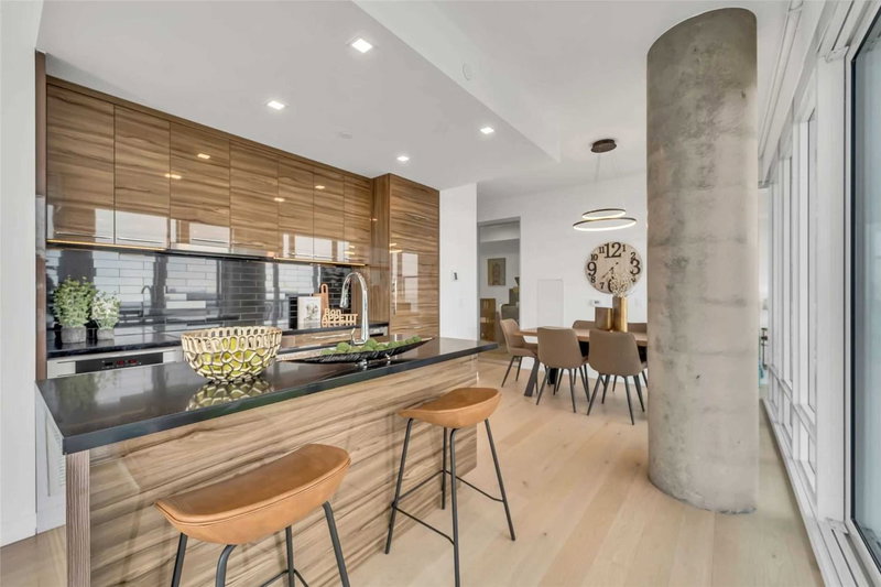 3902 - 488 University Ave, Toronto, M5G 0C1 | Image 3