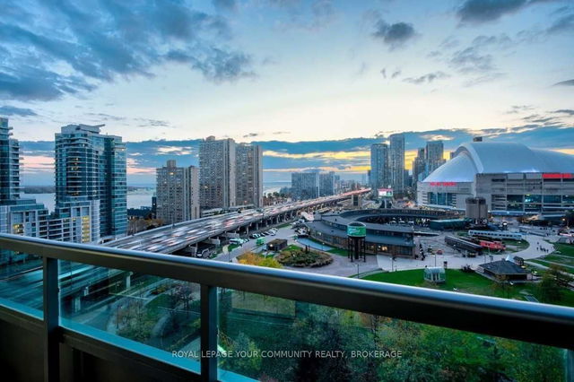 1718 - 25 Lower Simcoe Street