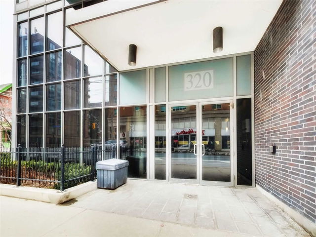 1405 - 320 Richmond Street
