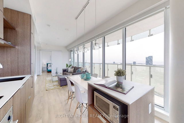 5009 - 197 Yonge Street