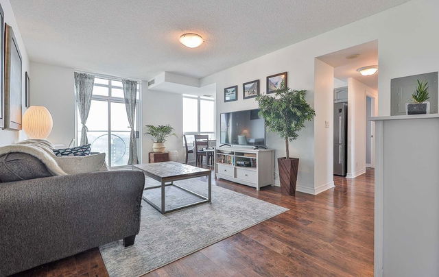 1509 - 212 Eglinton Avenue