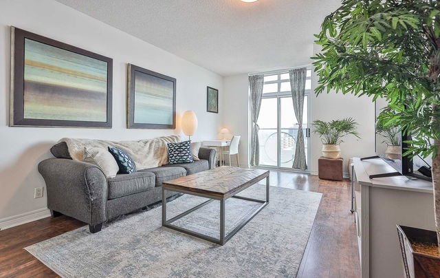 1509 - 212 Eglinton Avenue