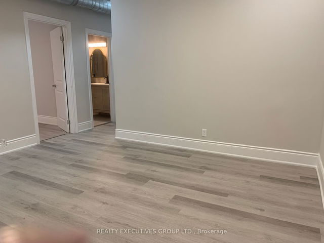 2B - 1042 St Clair Ave west Avenue