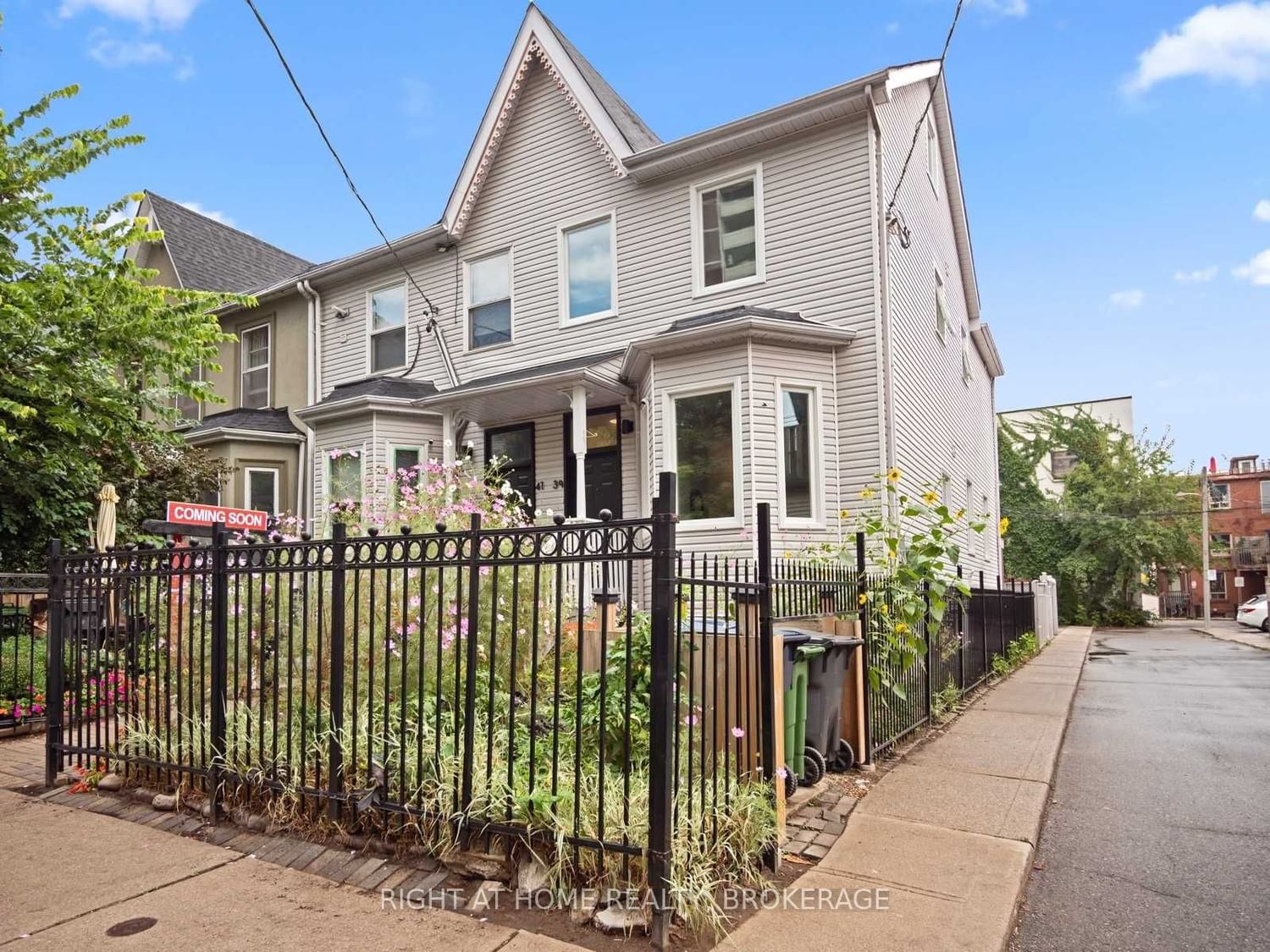 Semi-Detached House leased at 39 Homewood Avenue, Toronto, Cabbagetown-South St. James Town, M4Y 2K1 - MLS: C5983571