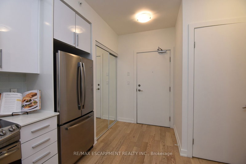 330 - 20 Bruyeres Mews, Toronto, M5V 0G8 | Image 2