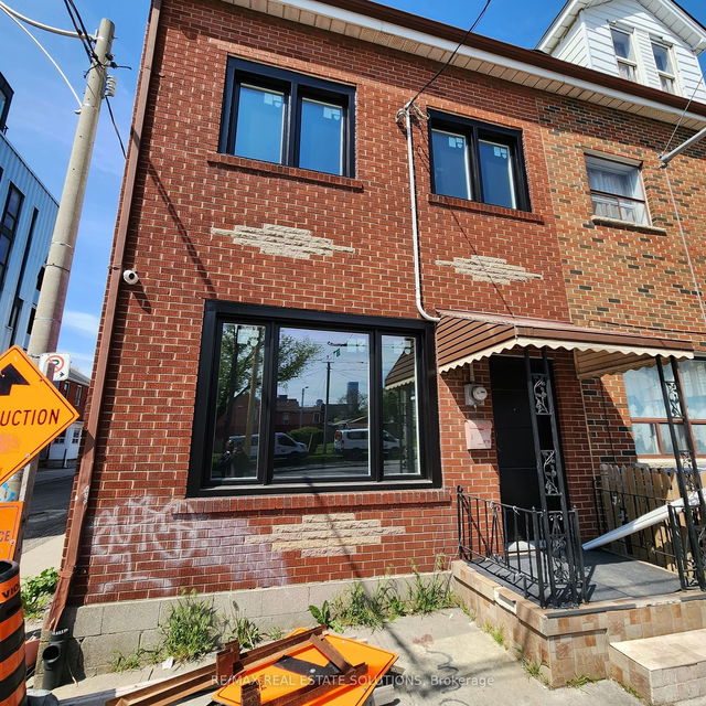 Upper - 206 Bathurst Street