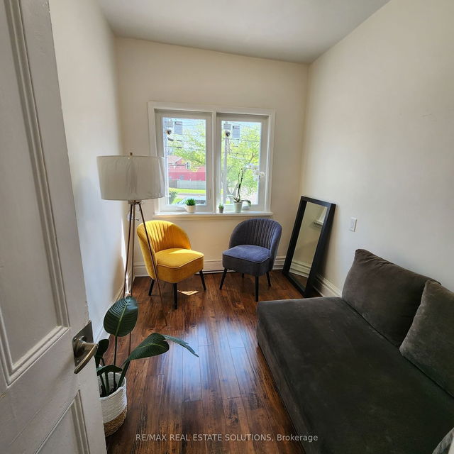 Upper - 206 Bathurst Street