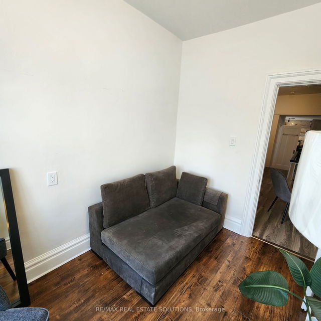 Upper - 206 Bathurst Street