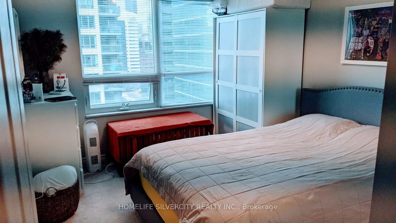 2005 - 19 Grand Trunk Cres, Toronto, M5J 3A3 | Image 3