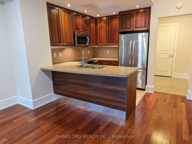 301B - 660 Sheppard Avenue