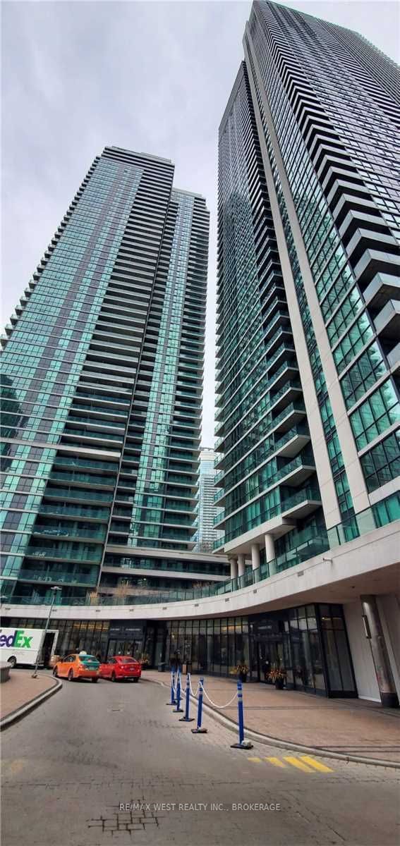 309 - 33 Bay Street