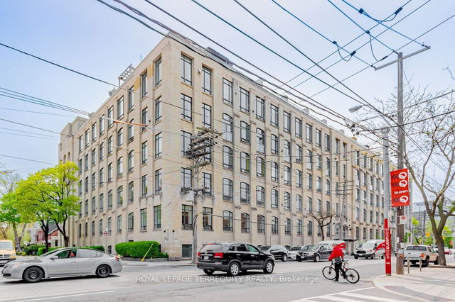 302 - 993 Queen Street