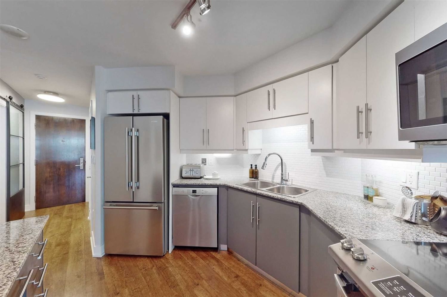 Listing Image 7