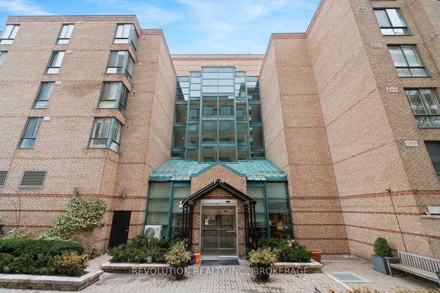 402 - 225 Davenport Road