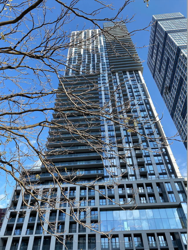 1532 - 251 Jarvis Street