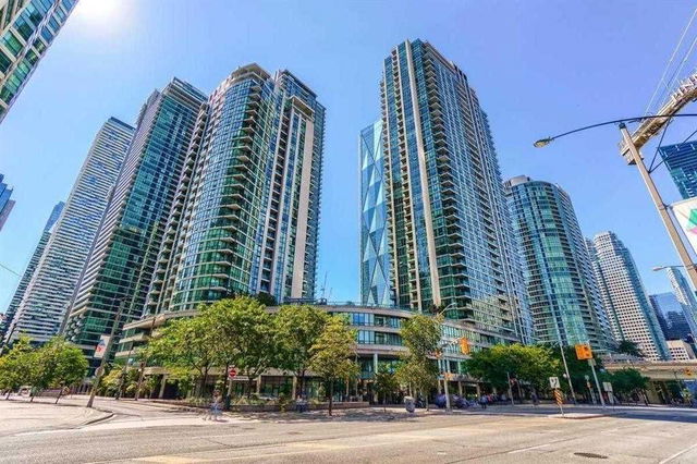 809 - 16 Yonge Street
