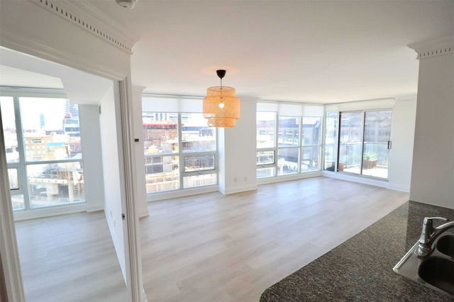 809 - 16 Yonge Street
