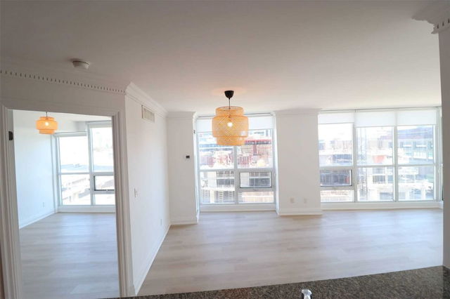 809 - 16 Yonge Street