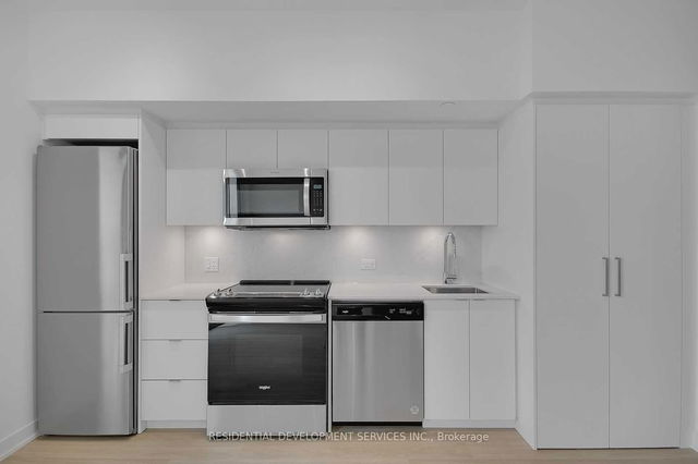 907 - 30 Tretti Way