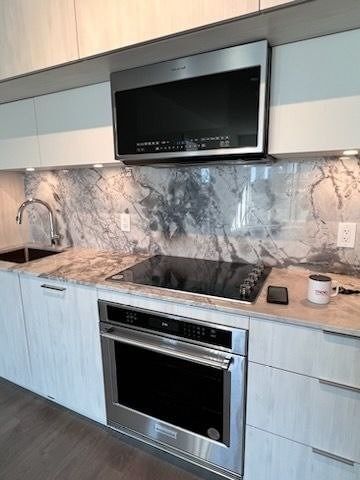 928 - 25 Adra Grado Way