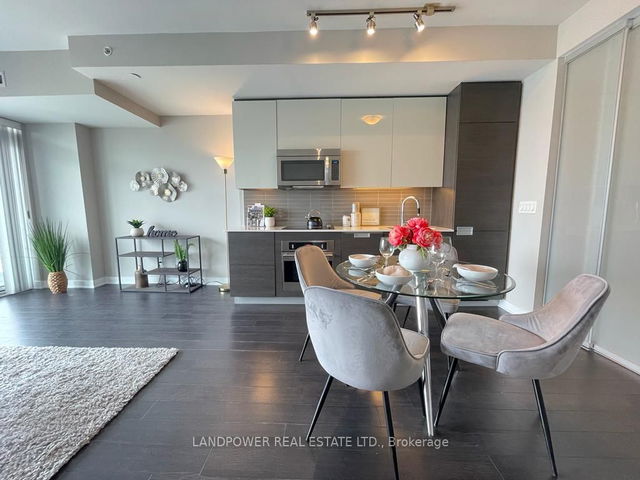 1807 - 210 Simcoe Street