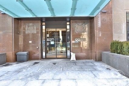 203 - 88 Scott Street