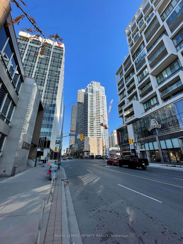 705 - 2181 Yonge Street