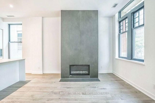 203 - 22 Lombard Street