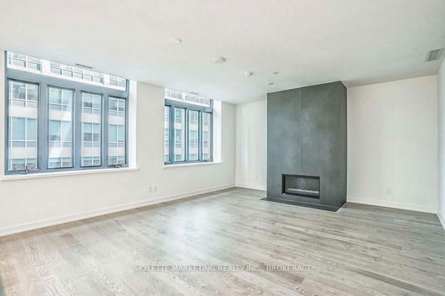 405 - 22 Lombard Street