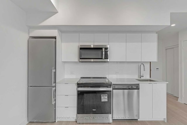 1114 - 30 Tretti Way