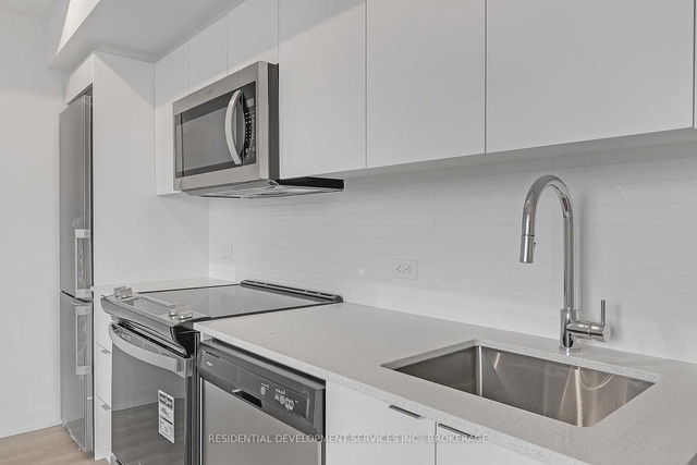 1114 - 30 Tretti Way