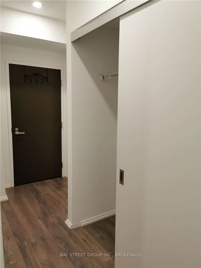 1105 - 197 Yonge Street