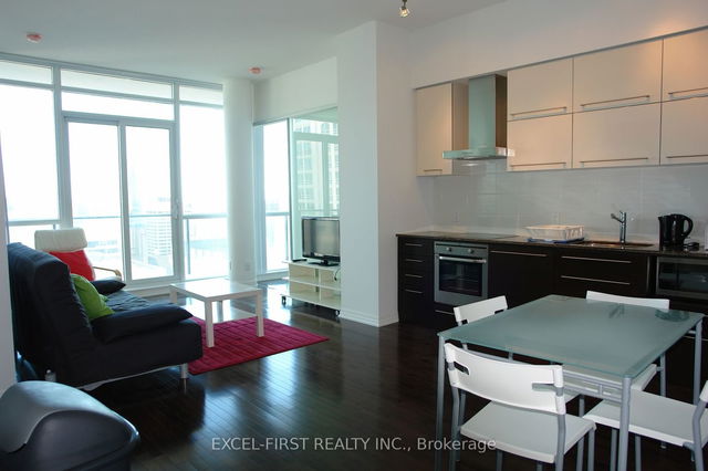 Ph207 - 770 Bay Street