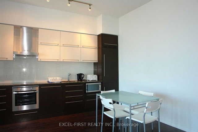Ph207 - 770 Bay Street
