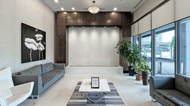 823 - 25 Lower Simcoe Street