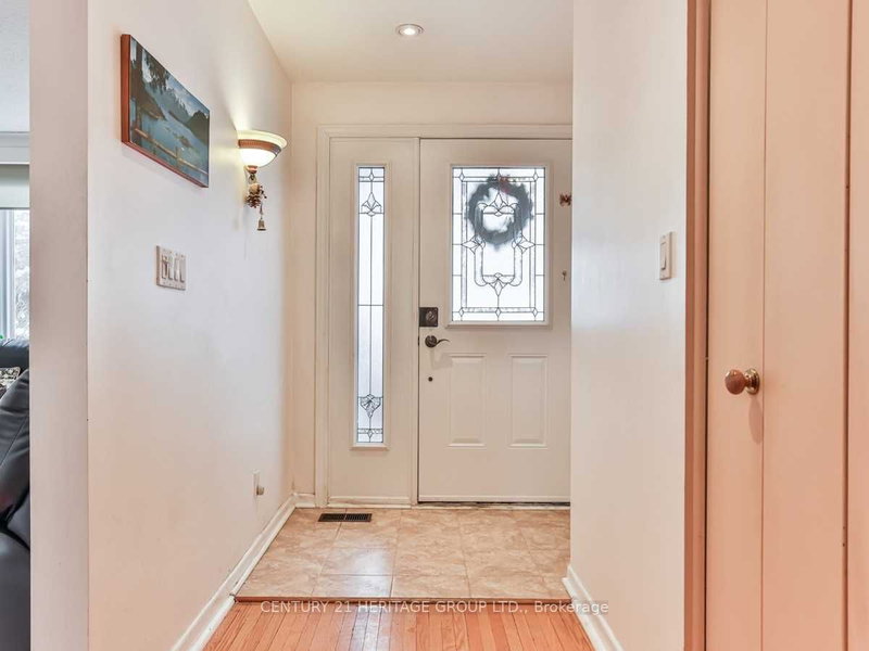 15 Crossburn Dr, Toronto, M3B 2Z3 | Image 2