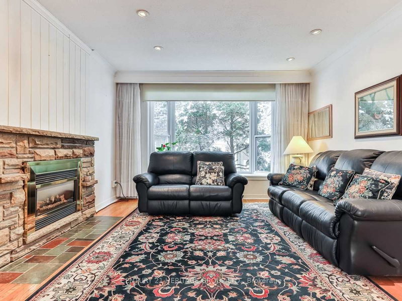 15 Crossburn Dr, Toronto, M3B 2Z3 | Image 3