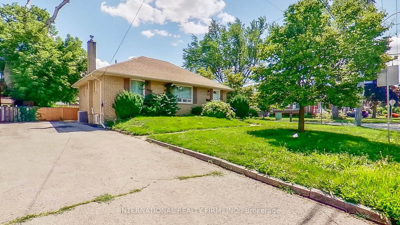 85 Churchill Ave, Toronto, M2N 1Y8 | Image 3